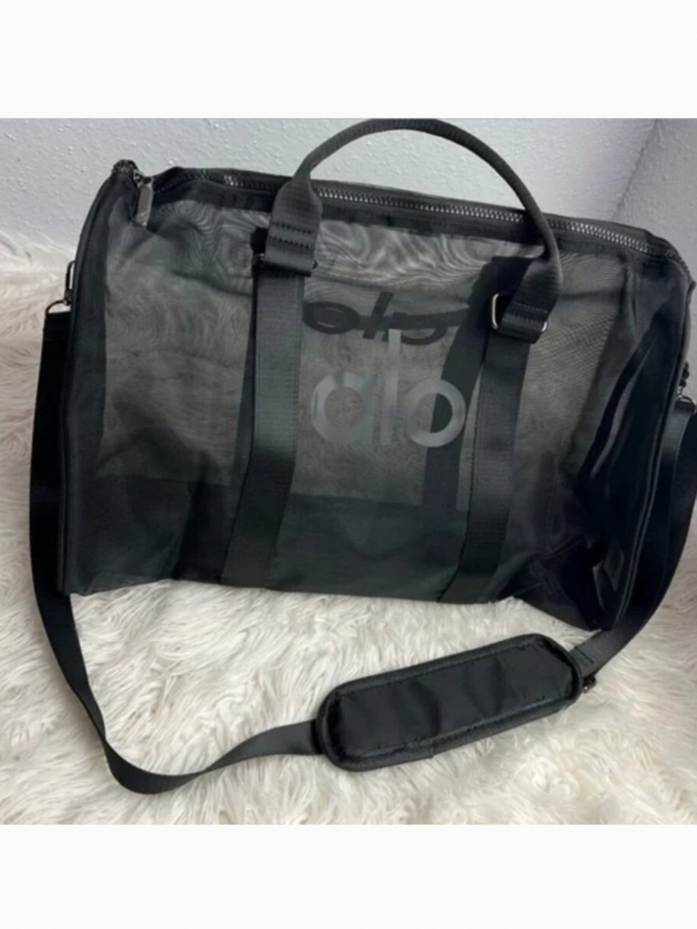 ALO Yoga mesh bag logo duffle bag weekender new straps crossbody black nwt gym - Picture 4 of 4